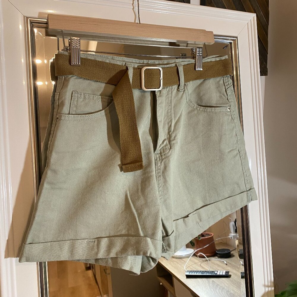 Safari neutral light green shorts